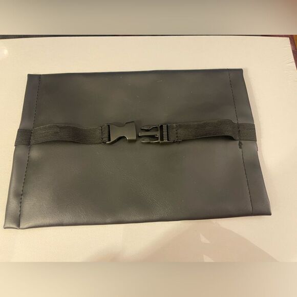 BMW Tissue Holder for Sun Visor or Back of Headrest Black Leather NWT - Picture 5 of 8